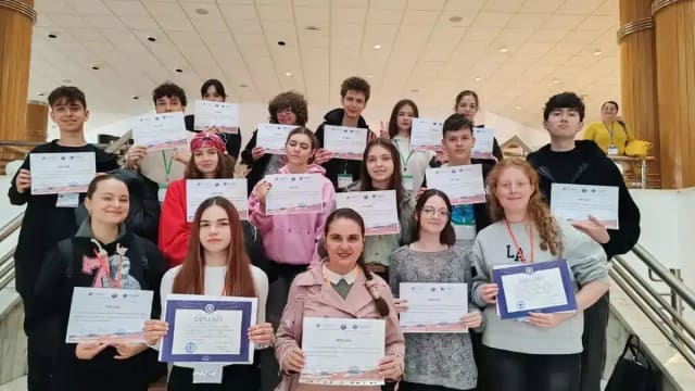 FOTO | Elevii din Alba obțin rezultate remarcabile la Olimpiada Națională de Limba Engleză 2026: Andra Bunea calificată la etapa internațională