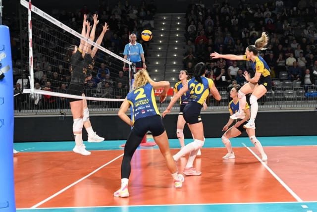 Corona Brașov ratează finala Diviziei A1 după înfrângerea cu Volei Alba Blaj