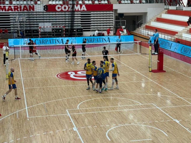 Corona Brașov pierde cu Dinamo și va juca pentru locurile 5-8 în Divizia A1