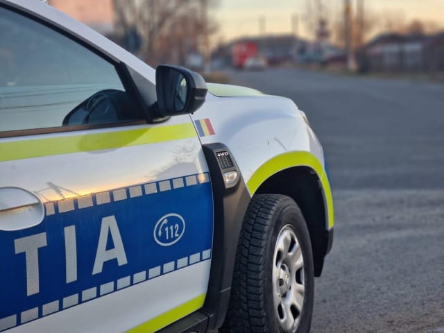 Tânăr din Vicovu de Sus, urmărit și blocat în trafic de poliție după ce a refuzat să oprească