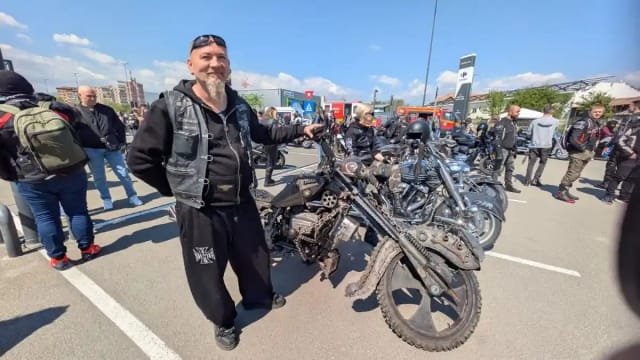Ovidiu Kiss, albaiulianul care a construit o motocicletă de expoziție din piese auto vechi, inspirată de Mad Max