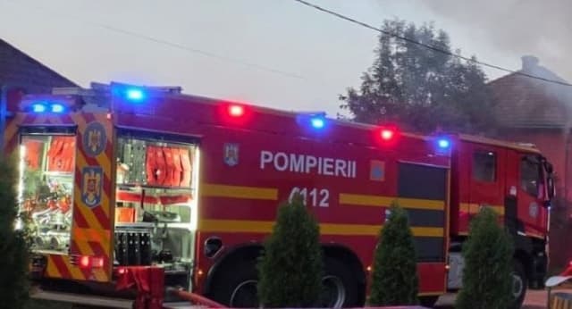 Accident cu două victime în Lăpușna, intervenție a pompierilor militari din Reghin