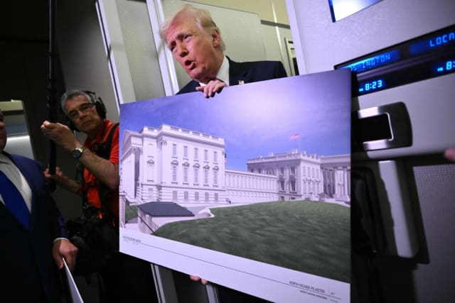 Curtea Supremă a SUA permite temporar lui Trump să continue construcția sălii de bal de la Casa Albă