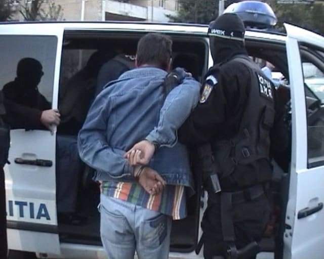 Tentativă de furt la o biserică din Sâmbăta de Sus: doi tineri de 18 și 22 de ani, prinși și reținuți de poliție