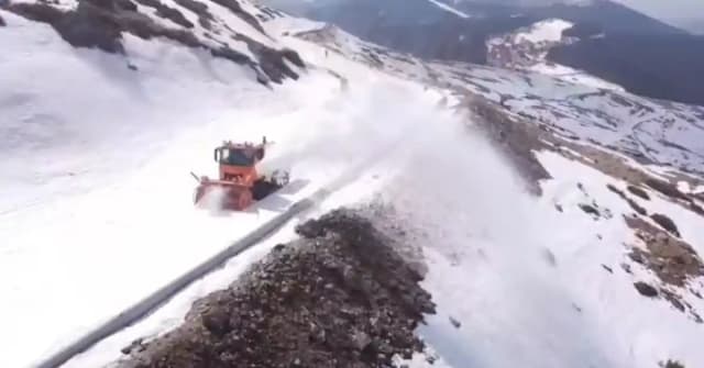 Autoritățile încep deszăpezirea pe DN 67C Transalpina și avertizează șoferii