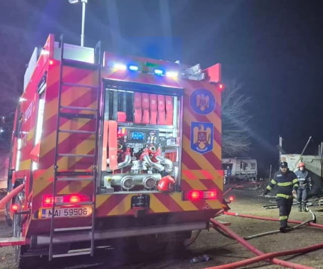 Incendiu într-un bloc din Florești: zeci de locatari evacuați după ce o cratiță a fost uitată pe aragaz