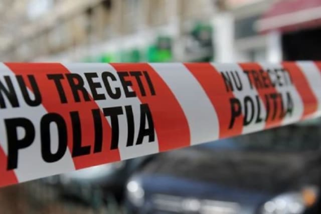 Un bărbat de 65 de ani s-a aruncat de la etajul patru al unui bloc din Ploiești