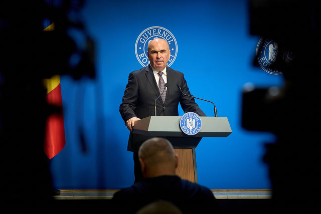 Premierul Bolojan așteptat să facă declarații după decizia PSD în ședința PNL din Călărași