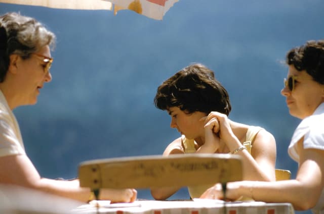 Vorbim tot mai puțin din anul 2005 încoace, arată cercetările recente