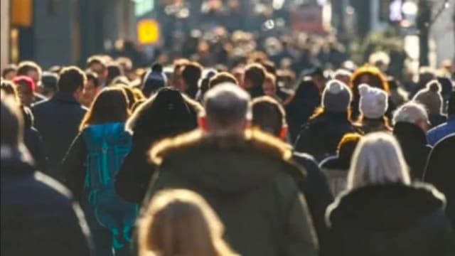 Dezechilibru pe piața buzoiană a muncii: 10 salariați susțin 11 pensionari