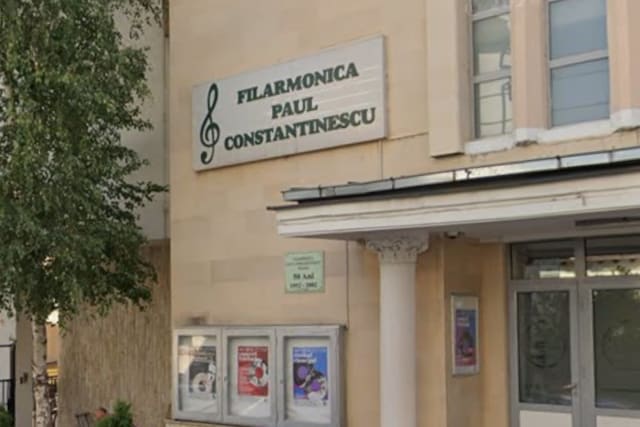 Ce salarii au angajații Filarmonicii Ploiești. Un dirijor câștigă cât doi coriști