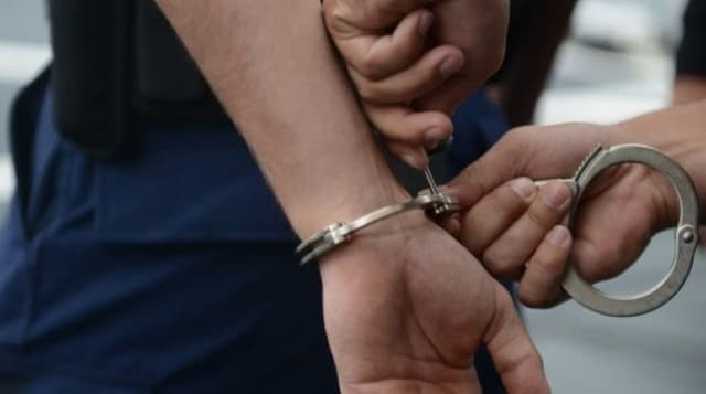 Doi bărbați condamnați la închisoare, încarcerați de polițiștii vâlceni