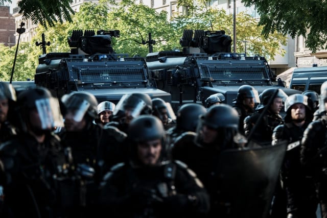 Polițiști instruiți pentru intervenții pe plajele din Franța, parte a unui nou acord cu Londra