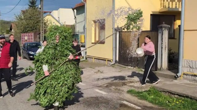 Borbolatița, obicei vechi de peste 1.000 de ani, păstrat de Sfântul Gheorghe în satul Limba din Alba: Ritual pentru ploaie și petrecere tradițională