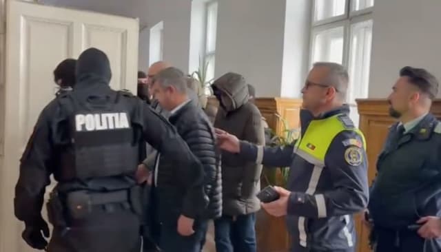 Funcționarii CJ Bistrița-Năsăud interceptați de DNA Cluj timp de doi ani, arestați preventiv