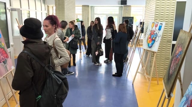 „Forma vieții”, picturi printre pacienți la Spitalul Județean Buzău
