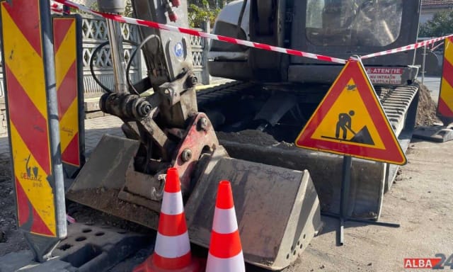 Alba Iulia: Mii de localnici rămân fără apă timp de 48 de ore și cumpără apă la bidon