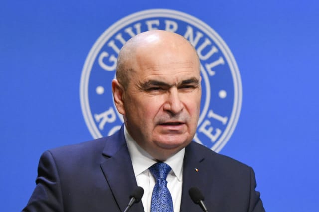 Bolojan dezminte tăierea ajutoarelor pentru persoanele cu dizabilități: „Nu au fost eliminate, ci au rămas exceptate de la plata CASS”