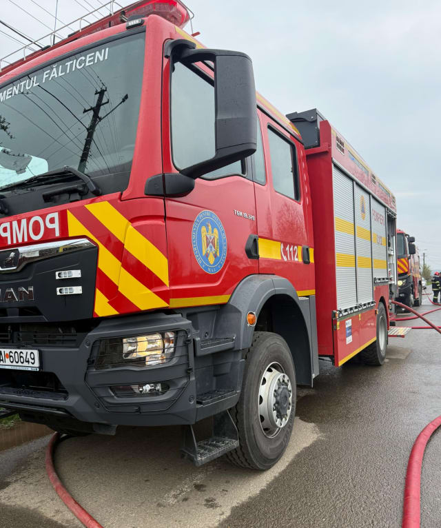 Incendiu de proporții la o fermă de animale din Milișăuți