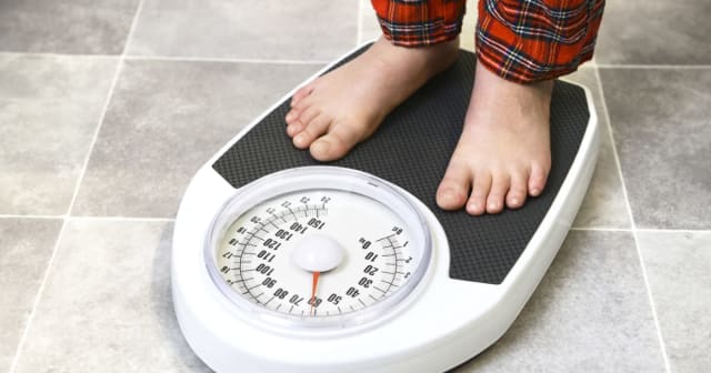 Tineri în discuție despre sănătate, reprezentare grafică a riscurilor de obezitate