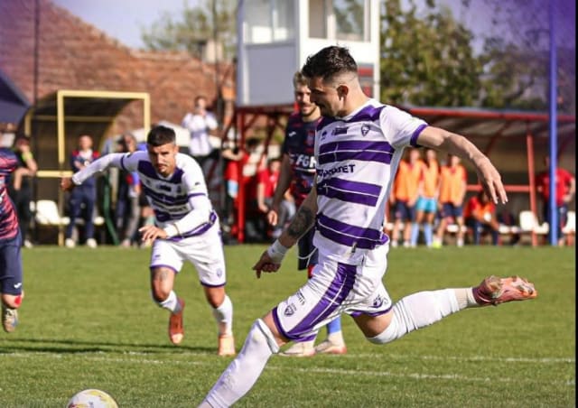 Ardelean stabilește scorul final în meciul Tășnad - Politehnica cu penalty controversat