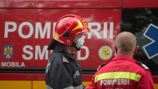 Incendiu la o gospodărie din Goranu, Râmnicu Vâlcea: pompierii intervin pentru a preveni extinderea focului