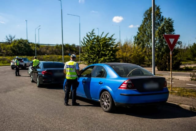 Poliția din Ploiești verifică mașinile modificate fără omologare la Parcul Municipal Vest și Jumbo
