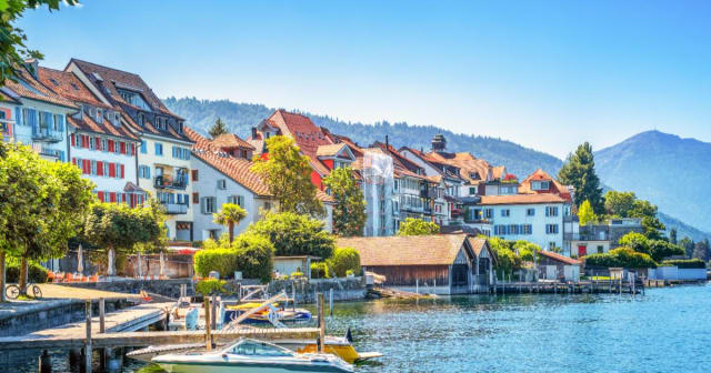 Țara din Europa unde asistaţii social sunt cazaţi în hoteluri de lux, pentru care statul plăteşte mii de euro