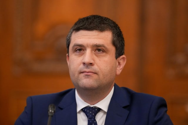 Radu Miruță a descoperit mii de camioane care transportă mai multă marfă decât prevede legea