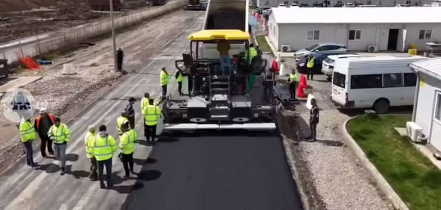 Constructorul turc Nurol Insaat a turnat asfalt experimental pe Autostrada Unirii, Târgu Mureș – Miercurea Nirajului