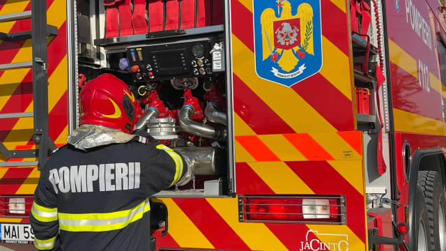 Explozie urmată de incendiu în Târgu Mureș, pe strada Căminului