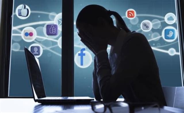 Parlamentul European dezbate incriminarea hărțuirii cibernetice și responsabilitatea platformelor online