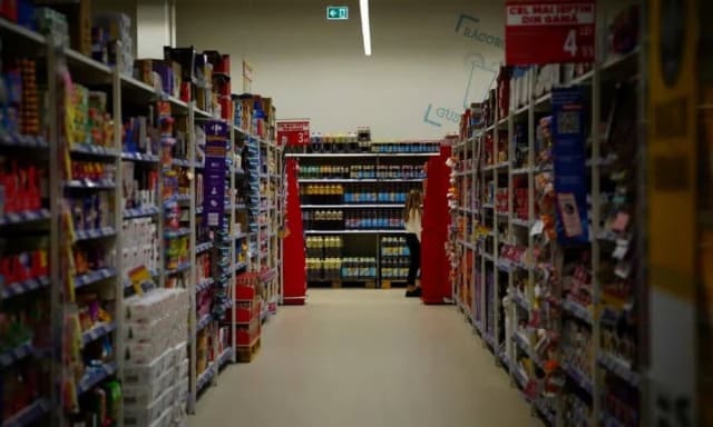 Până la ce oră sunt deschise magazinele de 1 Mai în Alba, program 1-3 mai la supermarketuri și mall-uri