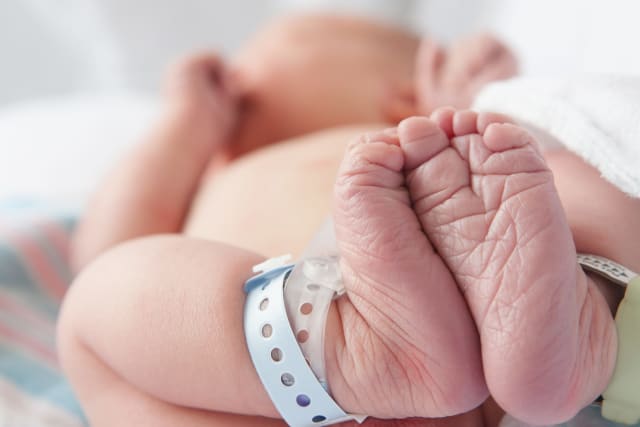 O femeie a născut cvintupleți natural, după 12 ani de încercări