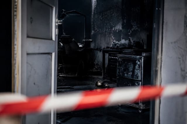 Un tânăr de 27 de ani a fost găsit carbonizat în clinica tatălui său, după ce și-a dat foc