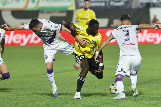 Trei partide din Superliga de fotbal programează sâmbătă, inclusiv meciul din play-off Universitatea Cluj - FC Argeș