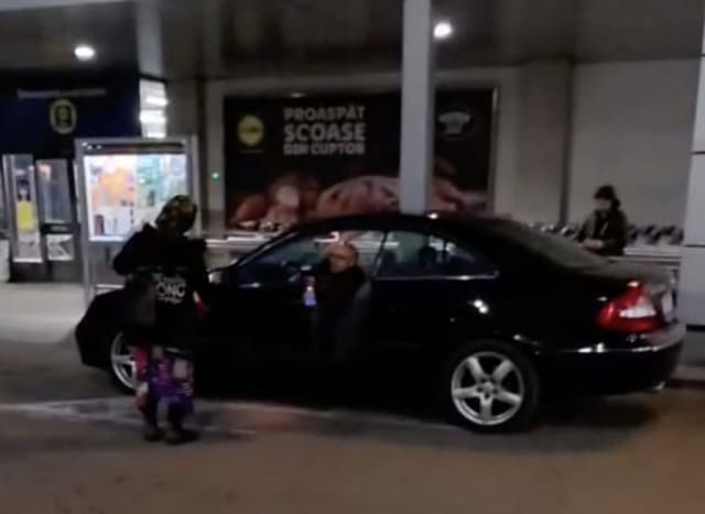 Clujenii reclamă hărțuiri de cerșetori în parcarea Lidl de pe Calea Baciului