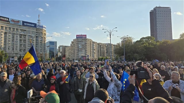 Miting pro-Bolojan în București și Oradea: susținere înainte de votul moțiunii de cenzură