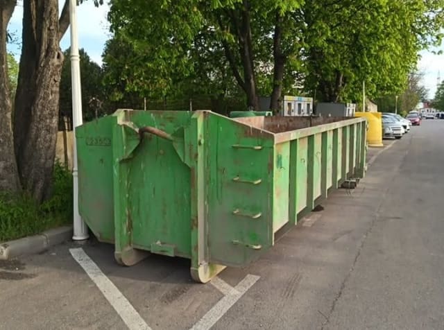 Containere pentru deșeuri voluminoase, amplasate în două noi locații din Constanța