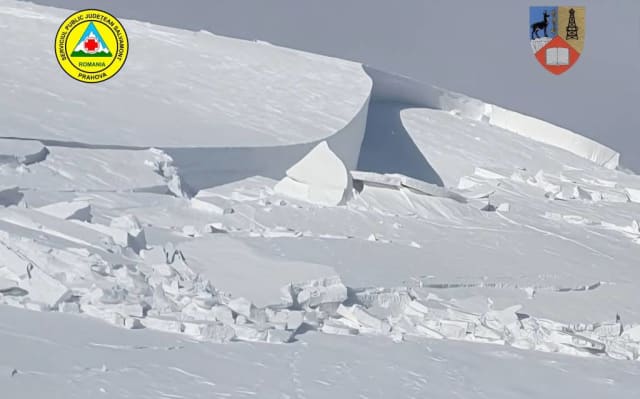 Salvamontiștii avertizează: Pericol major de avalanșă în Masivul Bucegi