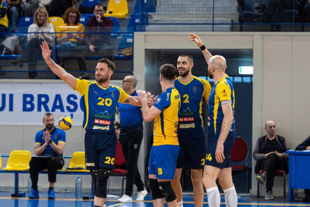 Corona Brașov a câștigat meciul cu Rapid București și conduce cu 2-0 la general în seria pentru locul 5