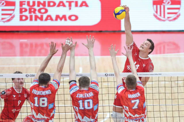 Volei masculin: Dinamo restabilește egalitatea în finala cu Arcada Galați