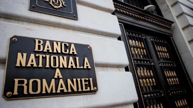 Senatul a adoptat proiectul USR pentru facturile în valută, calculate la cursul BNR