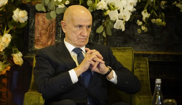 Activistii de mediu protestează împotriva restaurantului lui George Copos din Brașov