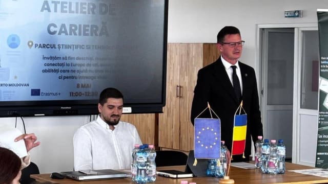 Prefectul Păstrăv participă la atelier de carieră la Siret de Ziua Europei
