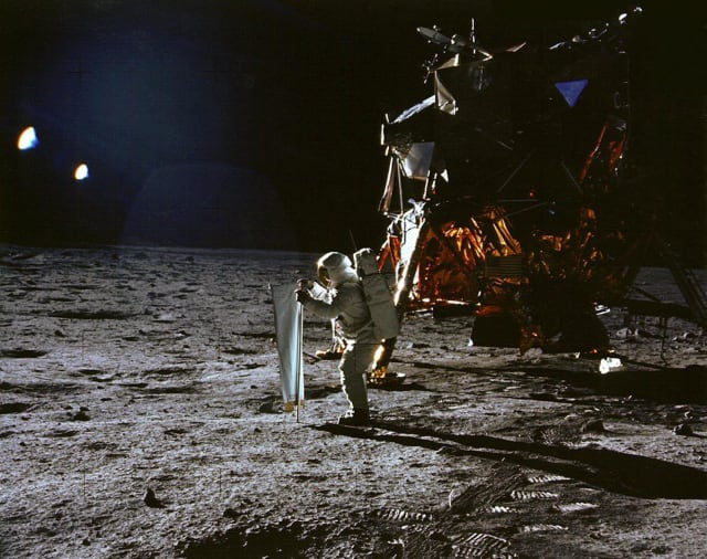 Ce conțin dosarele OZN desecretizate de Pentagon. Dezvăluiri făcute de astronauții misiunii Apollo 11