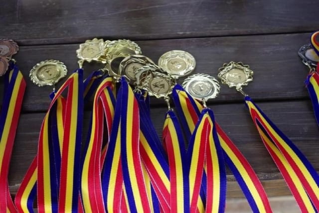 Olimpicii pot intra la liceu fără Evaluarea Națională, recunoaște Ministerul Educației