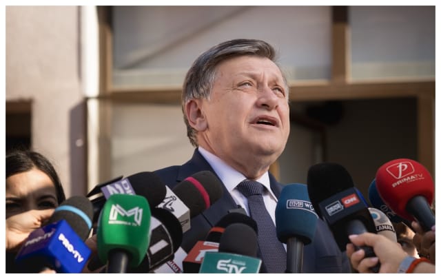 Crin Antonescu face un derapaj la adresa celor care îl înjură pe rețelele sociale