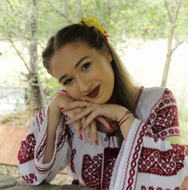 Andreea Micu, interpretă din Vintilă Vodă, luptă pentru viață după accidentul grav