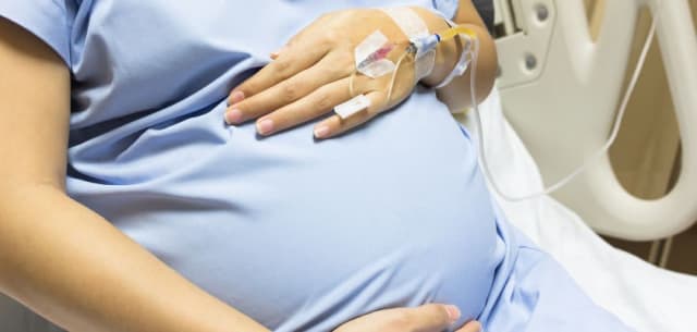 Proiect de lege: Femeile vor avea dreptul la însoțitor în sala de naștere în România